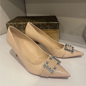 Elegant Beige Patent Leather Pumps with Embellished Buckle